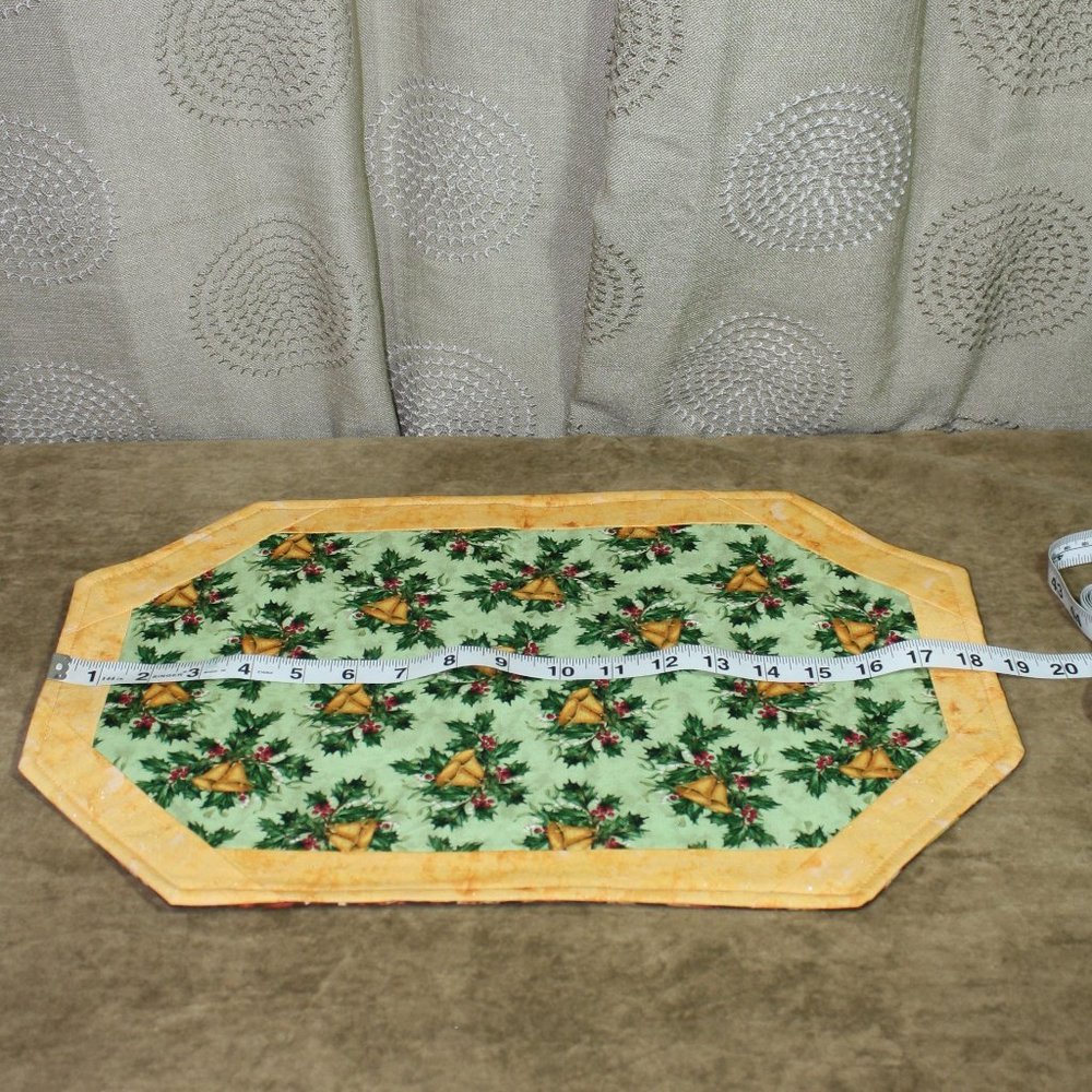 Hand-Craft Reversible Table Setting Fall/Christmas - Picture 4 of 7